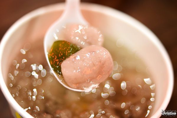 【新北。美食】 瑞芳 / 九份，九份老街必吃美食，賴阿婆芋園，阿蘭草仔粿，夜訪九份