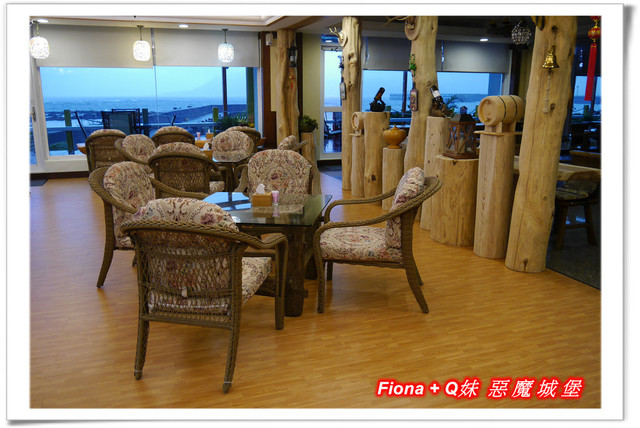 【家族新春四日遊。DAY3下】新北。貢寮 - 福隆遊客中心，下雨天閒晃的好去處+夜宿莫瑞納海灣會館，家族聚會好選擇，下半天形成整個被雨打亂啦 !