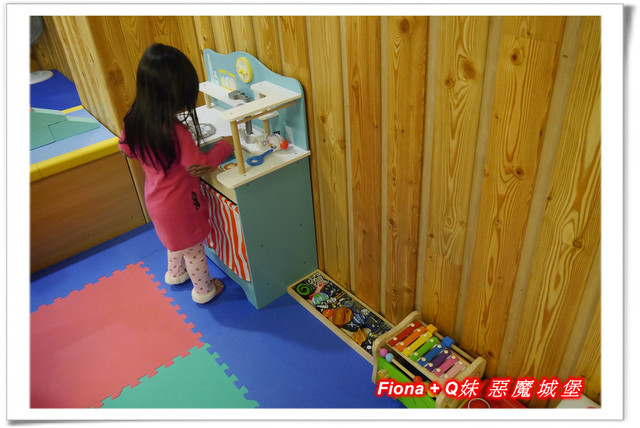 【家族新春四日遊。DAY3下】新北。貢寮 - 福隆遊客中心，下雨天閒晃的好去處+夜宿莫瑞納海灣會館，家族聚會好選擇，下半天形成整個被雨打亂啦 !