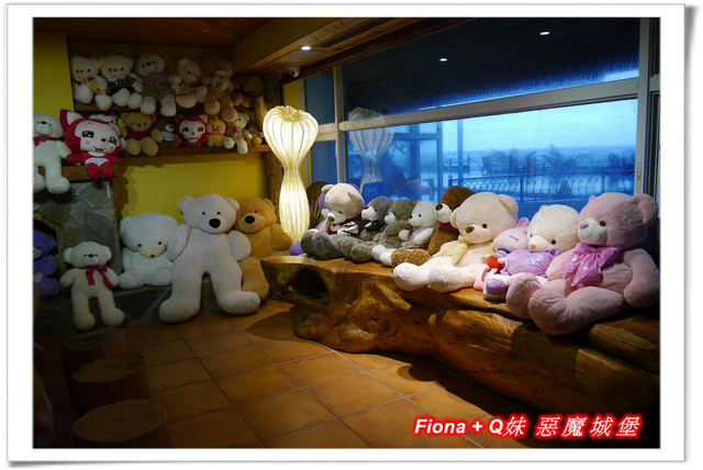 【家族新春四日遊。DAY3下】新北。貢寮 - 福隆遊客中心，下雨天閒晃的好去處+夜宿莫瑞納海灣會館，家族聚會好選擇，下半天形成整個被雨打亂啦 !