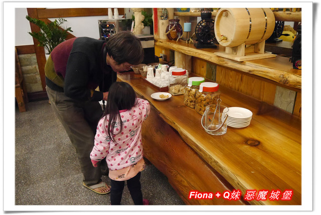 【家族新春四日遊。DAY3下】新北。貢寮 - 福隆遊客中心，下雨天閒晃的好去處+夜宿莫瑞納海灣會館，家族聚會好選擇，下半天形成整個被雨打亂啦 !