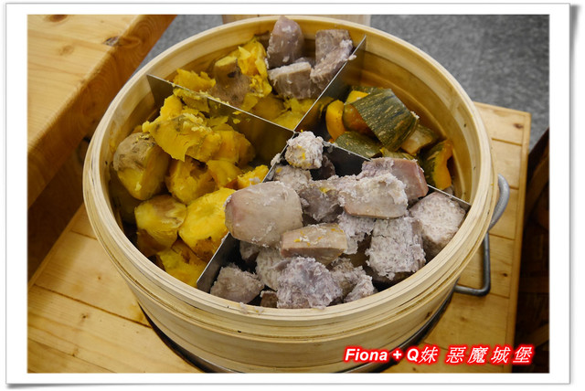 【家族新春四日遊。DAY3下】新北。貢寮 - 福隆遊客中心，下雨天閒晃的好去處+夜宿莫瑞納海灣會館，家族聚會好選擇，下半天形成整個被雨打亂啦 !