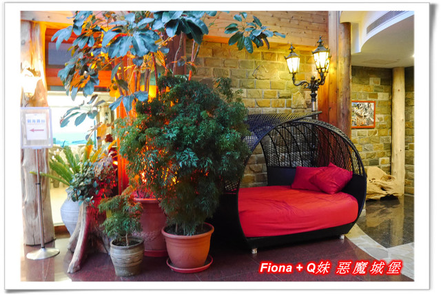 【家族新春四日遊。DAY3下】新北。貢寮 - 福隆遊客中心，下雨天閒晃的好去處+夜宿莫瑞納海灣會館，家族聚會好選擇，下半天形成整個被雨打亂啦 !