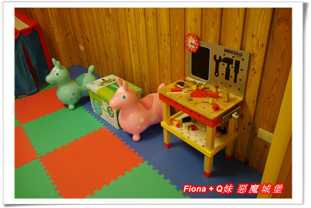 【家族新春四日遊。DAY3下】新北。貢寮 - 福隆遊客中心，下雨天閒晃的好去處+夜宿莫瑞納海灣會館，家族聚會好選擇，下半天形成整個被雨打亂啦 !