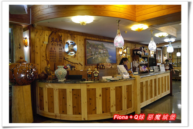 【家族新春四日遊。DAY3下】新北。貢寮 - 福隆遊客中心，下雨天閒晃的好去處+夜宿莫瑞納海灣會館，家族聚會好選擇，下半天形成整個被雨打亂啦 !