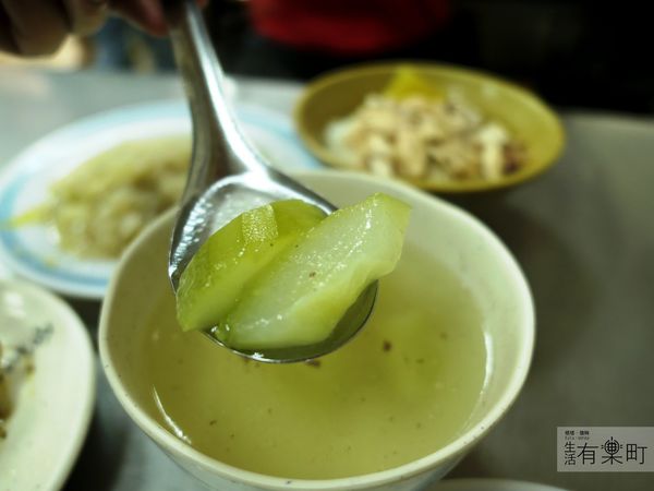 【嘉義東區美食】劉里長雞肉飯：到嘉義必吃大推薦，雞肉片飯超美味；透早就吃到的雞肉飯，在地人也著迷的小吃