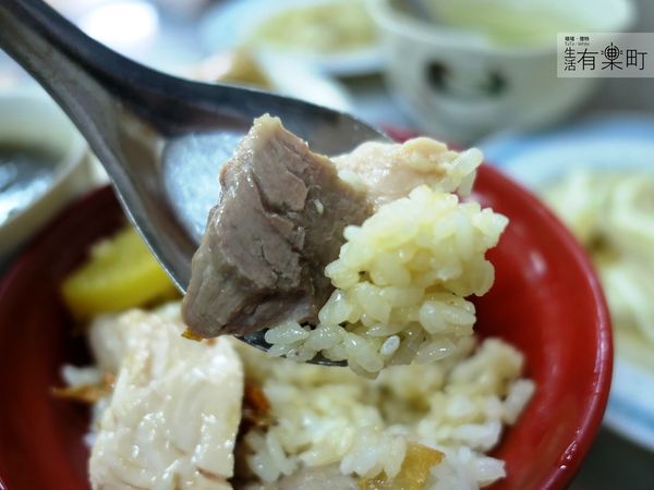 【嘉義東區美食】劉里長雞肉飯：到嘉義必吃大推薦，雞肉片飯超美味；透早就吃到的雞肉飯，在地人也著迷的小吃