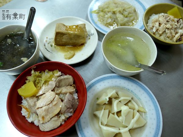 【嘉義東區美食】劉里長雞肉飯：到嘉義必吃大推薦，雞肉片飯超美味；透早就吃到的雞肉飯，在地人也著迷的小吃