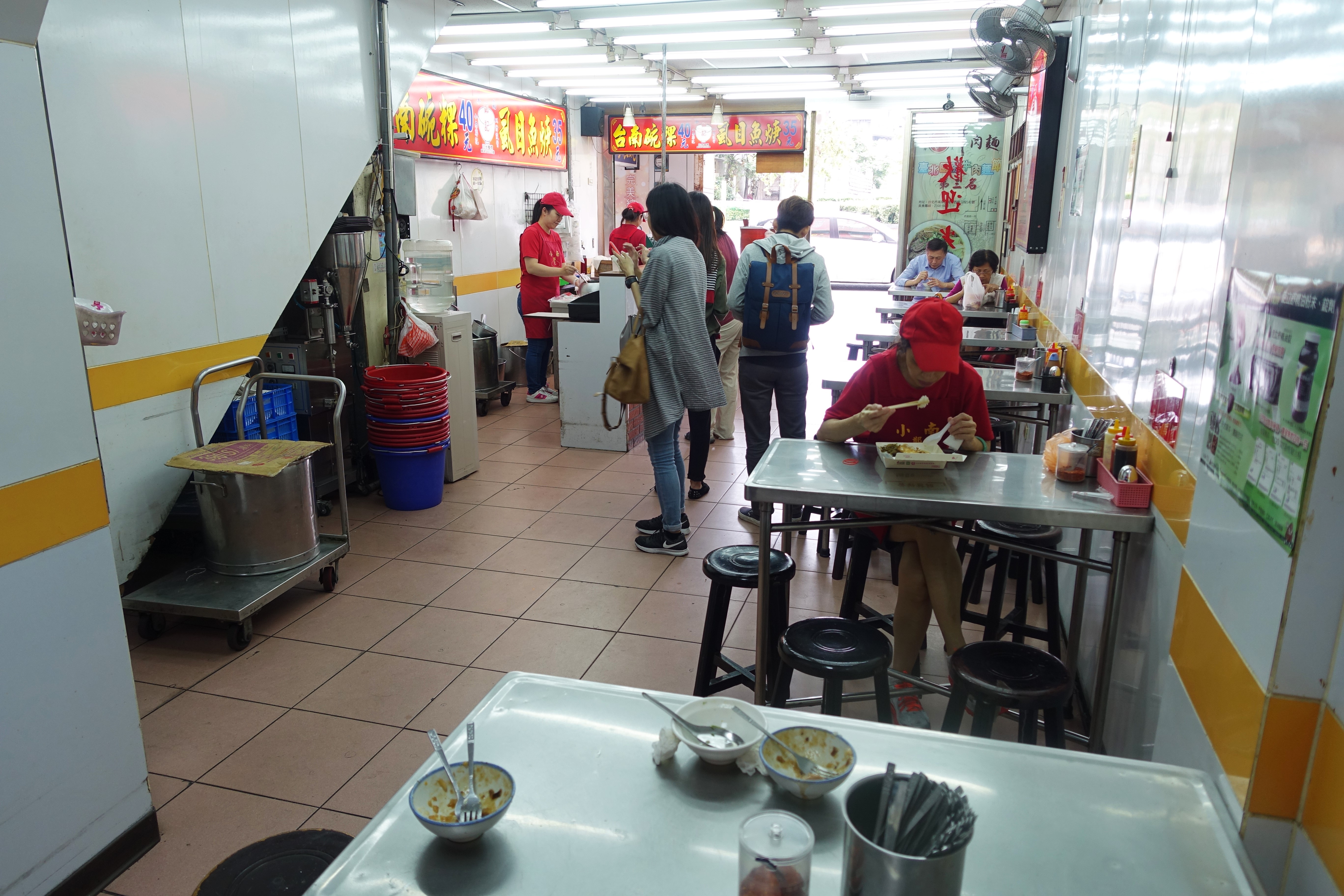 『台北│萬華│捷運龍山寺站』小南鄭記台南碗粿-飄香近50年的美食、甜甜的南部口味、只賣碗糕與虱目魚焿、南部小孩記憶中熟悉的味道