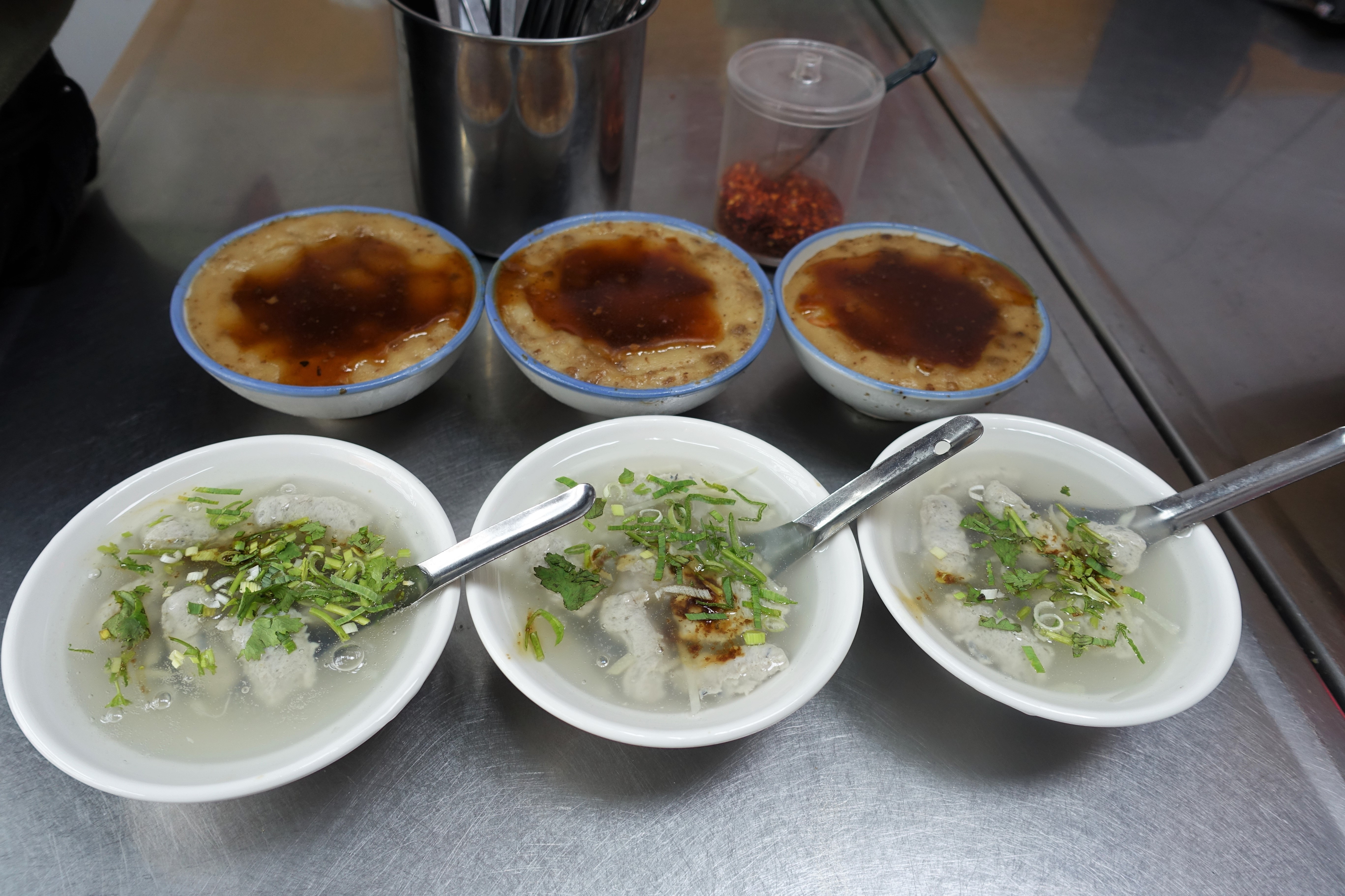 『台北│萬華│捷運龍山寺站』小南鄭記台南碗粿-飄香近50年的美食、甜甜的南部口味、只賣碗糕與虱目魚焿、南部小孩記憶中熟悉的味道