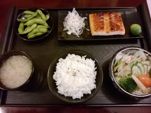 伊森日式料理：見風轉舵~隨機發現的平價美味日本料理----伊森