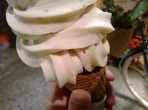 散步路徑:一條路上竟有兩家我夢寐以求的水果霜淇淋----散步路徑 散步路徑:一條路上竟有兩家我夢寐以求的水果霜淇淋----散步路徑