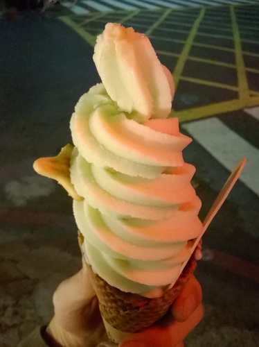 鬲离-霜淇淋馬車：一條路上竟有兩家我夢寐以求的水果霜淇淋----鬲离霜淇淋馬車