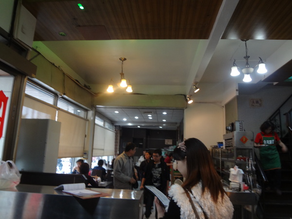 陳圓餡餅粥、酸菜白肉鍋餐廳：1011209[官本金文愛台灣]陳圓餡餅粥好吃的小米粥小籠包鍋貼