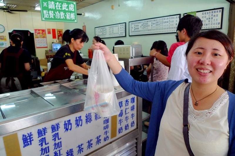 [食記] 高雄。三民區 味芳珍咖啡牛奶 (nice drink)
