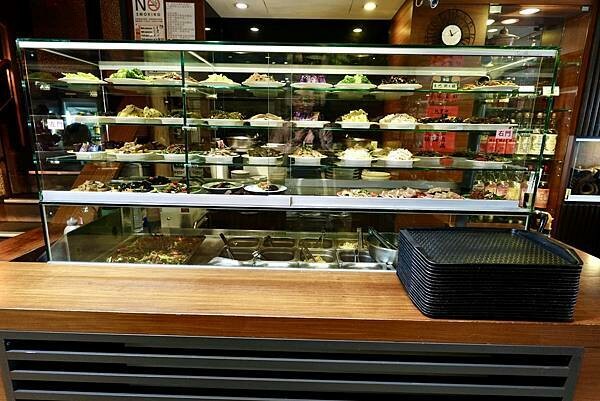 台北市大安區台北大安區永康商圈美食/2024永康東西軍-好店巡禮挖掘永康商圈特色/東門餃子館午餐+永業書店文具行逛多元玩