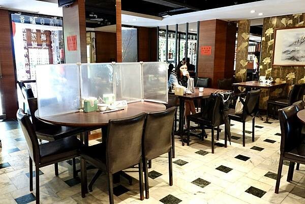 台北市大安區台北大安區永康商圈美食/2024永康東西軍-好店巡禮挖掘永康商圈特色/東門餃子館午餐+永業書店文具行逛多元玩