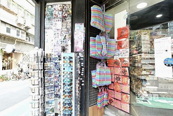 台北市大安區台北大安區永康商圈美食/2024永康東西軍-好店巡禮挖掘永康商圈特色/東門餃子館午餐+永業書店文具行逛多元玩