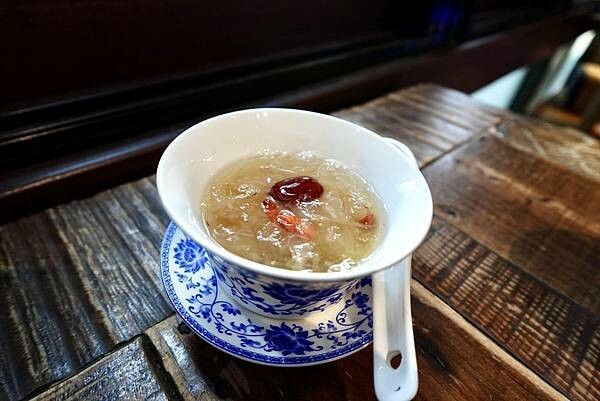 台北市大安區台北大安區永康商圈美食/2024永康東西軍-好店巡禮挖掘永康商圈特色/東門餃子館午餐+永業書店文具行逛多元玩