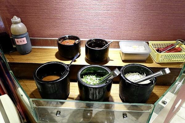 台北市大安區台北大安區永康商圈美食/2024永康東西軍-好店巡禮挖掘永康商圈特色/東門餃子館午餐+永業書店文具行逛多元玩