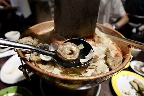 台北市大安區台北大安區永康商圈美食/2024永康東西軍-好店巡禮挖掘永康商圈特色/東門餃子館午餐+永業書店文具行逛多元玩