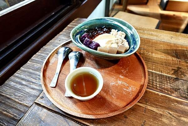 台北市大安區台北大安區永康商圈美食/2024永康東西軍-好店巡禮挖掘永康商圈特色/東門餃子館午餐+永業書店文具行逛多元玩