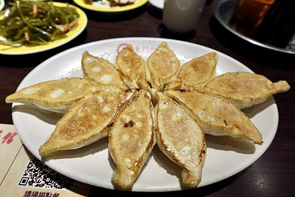 台北市大安區台北大安區永康商圈美食/2024永康東西軍-好店巡禮挖掘永康商圈特色/東門餃子館午餐+永業書店文具行逛多元玩