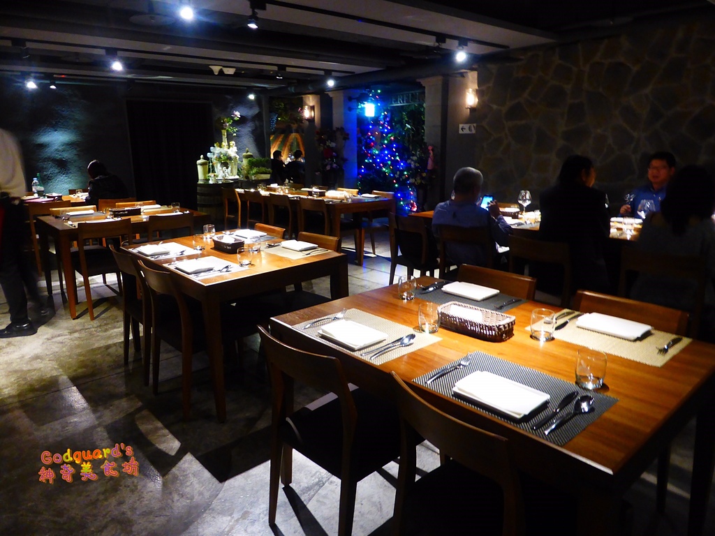 [美食|台北中山國中站] WINE-derful葡萄酒主題餐廳 ―― 全台唯一酒窖餐廳、美酒界的高級飯店