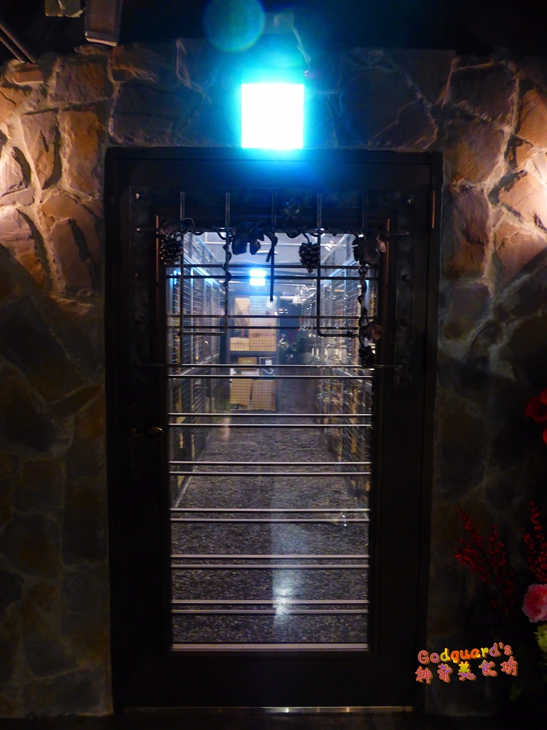 [美食|台北中山國中站] WINE-derful葡萄酒主題餐廳 ―― 全台唯一酒窖餐廳、美酒界的高級飯店