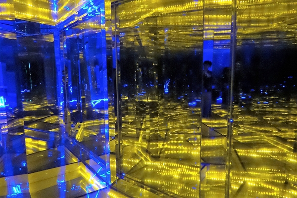 台灣玻璃館:【彰化鹿港景點】台灣玻璃館~必走遊黃金隧道,船型建築物,玻璃造景好吸睛