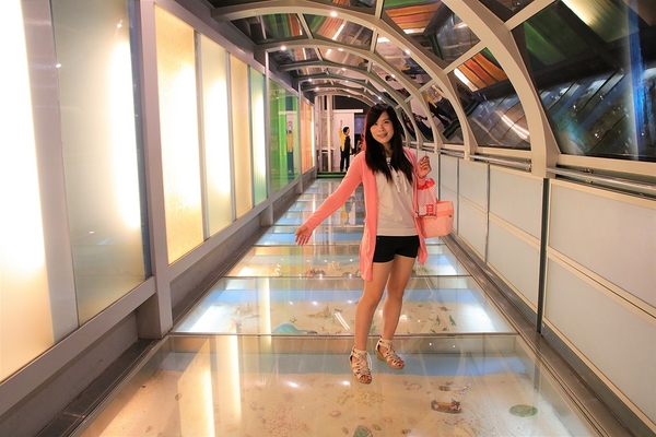 台灣玻璃館:【彰化鹿港景點】台灣玻璃館~必走遊黃金隧道,船型建築物,玻璃造景好吸睛