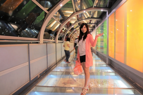 台灣玻璃館:【彰化鹿港景點】台灣玻璃館~必走遊黃金隧道,船型建築物,玻璃造景好吸睛