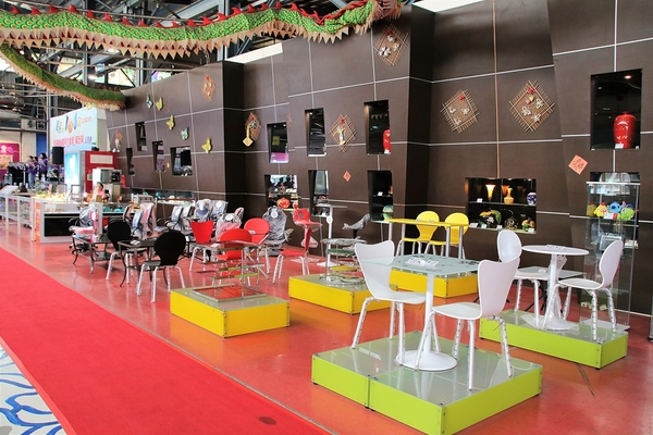 台灣玻璃館:【彰化鹿港景點】台灣玻璃館~必走遊黃金隧道,船型建築物,玻璃造景好吸睛