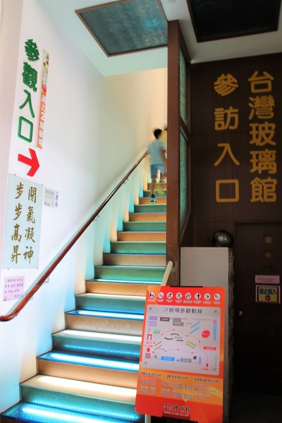 台灣玻璃館:【彰化鹿港景點】台灣玻璃館~必走遊黃金隧道,船型建築物,玻璃造景好吸睛