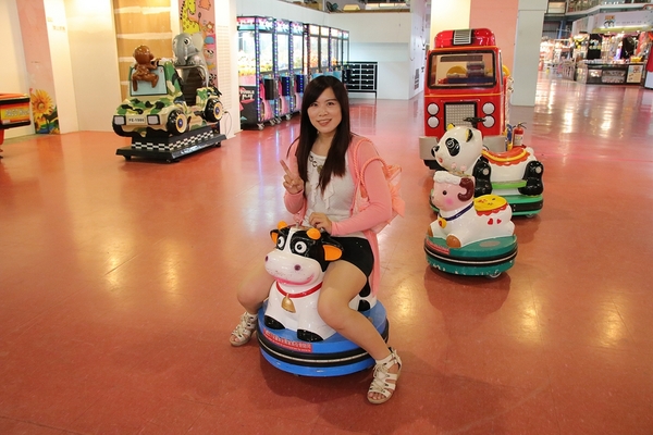 台灣玻璃館:【彰化鹿港景點】台灣玻璃館~必走遊黃金隧道,船型建築物,玻璃造景好吸睛