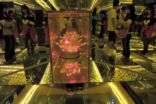 台灣玻璃館:【彰化鹿港景點】台灣玻璃館~必走遊黃金隧道,船型建築物,玻璃造景好吸睛