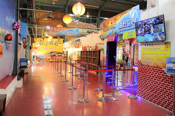 台灣玻璃館:【彰化鹿港景點】台灣玻璃館~必走遊黃金隧道,船型建築物,玻璃造景好吸睛