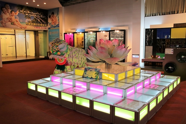 台灣玻璃館:【彰化鹿港景點】台灣玻璃館~必走遊黃金隧道,船型建築物,玻璃造景好吸睛