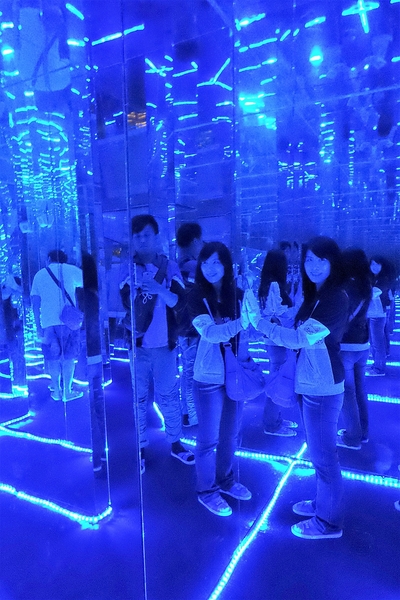 台灣玻璃館:【彰化鹿港景點】台灣玻璃館~必走遊黃金隧道,船型建築物,玻璃造景好吸睛