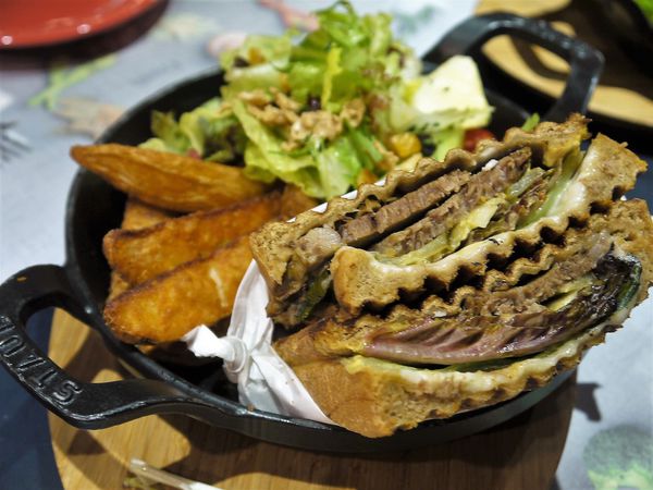 【台南市-中西區】舉杯邀友共享餐，同樂帝王蟹、邂逅波士頓、愛在紐約牛、情定洛杉磯，相約在『Bistro88義法餐酒館-台南小西門』的早午餐❤(ӦｖӦ｡)