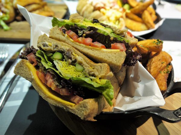 【台南市-中西區】舉杯邀友共享餐，同樂帝王蟹、邂逅波士頓、愛在紐約牛、情定洛杉磯，相約在『Bistro88義法餐酒館-台南小西門』的早午餐❤(ӦｖӦ｡)