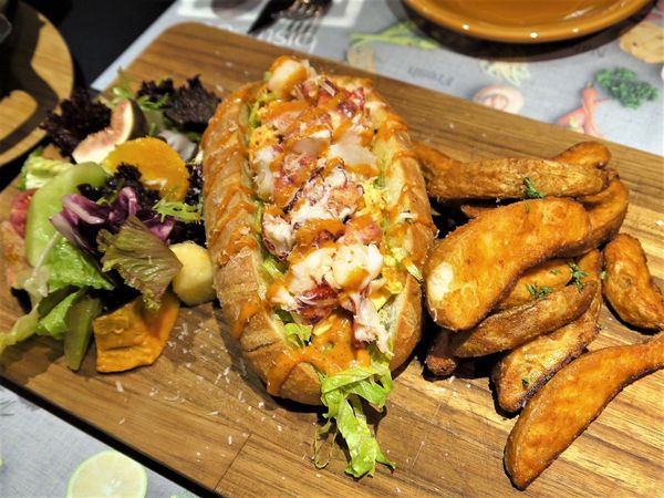 【台南市-中西區】舉杯邀友共享餐，同樂帝王蟹、邂逅波士頓、愛在紐約牛、情定洛杉磯，相約在『Bistro88義法餐酒館-台南小西門』的早午餐❤(ӦｖӦ｡)