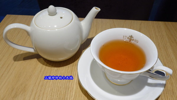 忠孝新生站。閃電泡芙。1789 Café by Cyrille Courant。必點焦糖鹹奶油閃電泡芙。絕對讓你念念不忘呀!