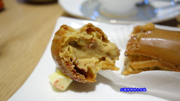 忠孝新生站。閃電泡芙。1789 Café by Cyrille Courant。必點焦糖鹹奶油閃電泡芙。絕對讓你念念不忘呀!