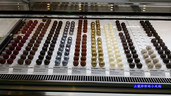 忠孝新生站。閃電泡芙。1789 Café by Cyrille Courant。必點焦糖鹹奶油閃電泡芙。絕對讓你念念不忘呀!