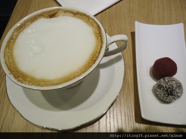 【中正區】被來自法國的閃電泡芙閃到~1789 Café, by Cyrille Courant