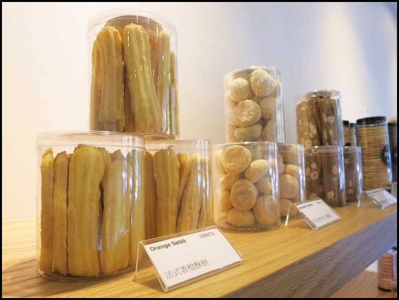 [ 忠孝新生站、仁愛新生路口美食下午茶 ] 1789 Café, by Cyrille Courant～絢麗又美味的閃電泡芙，還有帥哥甜點師傅