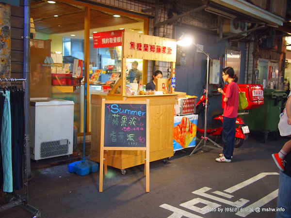 樂可芙luckfoot：【食記】台中Luckfoot 樂可芙焦糖蘭姆蘋果派@西屯東海夜市捷運BRT東海別墅 : 微甜不膩的東海美食,真材實料的手工現作甜點,午茶時段的小確幸!