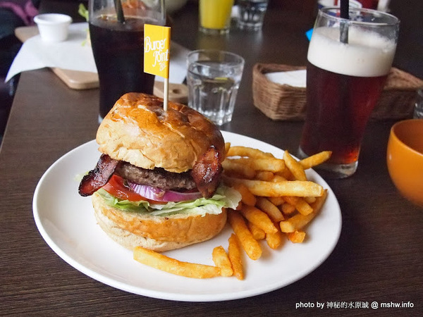 Burger Joint 7分So 漢堡 早午餐專賣(東海店)：【食記】台中Burger Joint 7分SO美式廚房東海店@西屯BRT澄清醫院 : 老屋新生,餐點不錯的庭園風美式早午餐