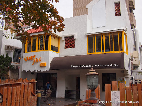 Burger Joint 7分So 漢堡 早午餐專賣(東海店)：【食記】台中Burger Joint 7分SO美式廚房東海店@西屯BRT澄清醫院 : 老屋新生,餐點不錯的庭園風美式早午餐